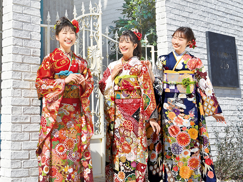 倉敷市の成人式情報をイメージした振袖の女性たちの画像